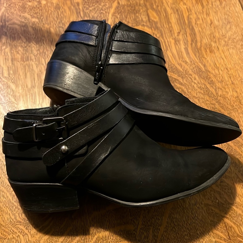 Steve Madden black suede size 9 booties